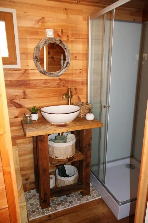 Chambre Roulotte Et Bain Norvegien Gite Insolite Et Spa Privatif Bed & Breakfast Boree 0*,