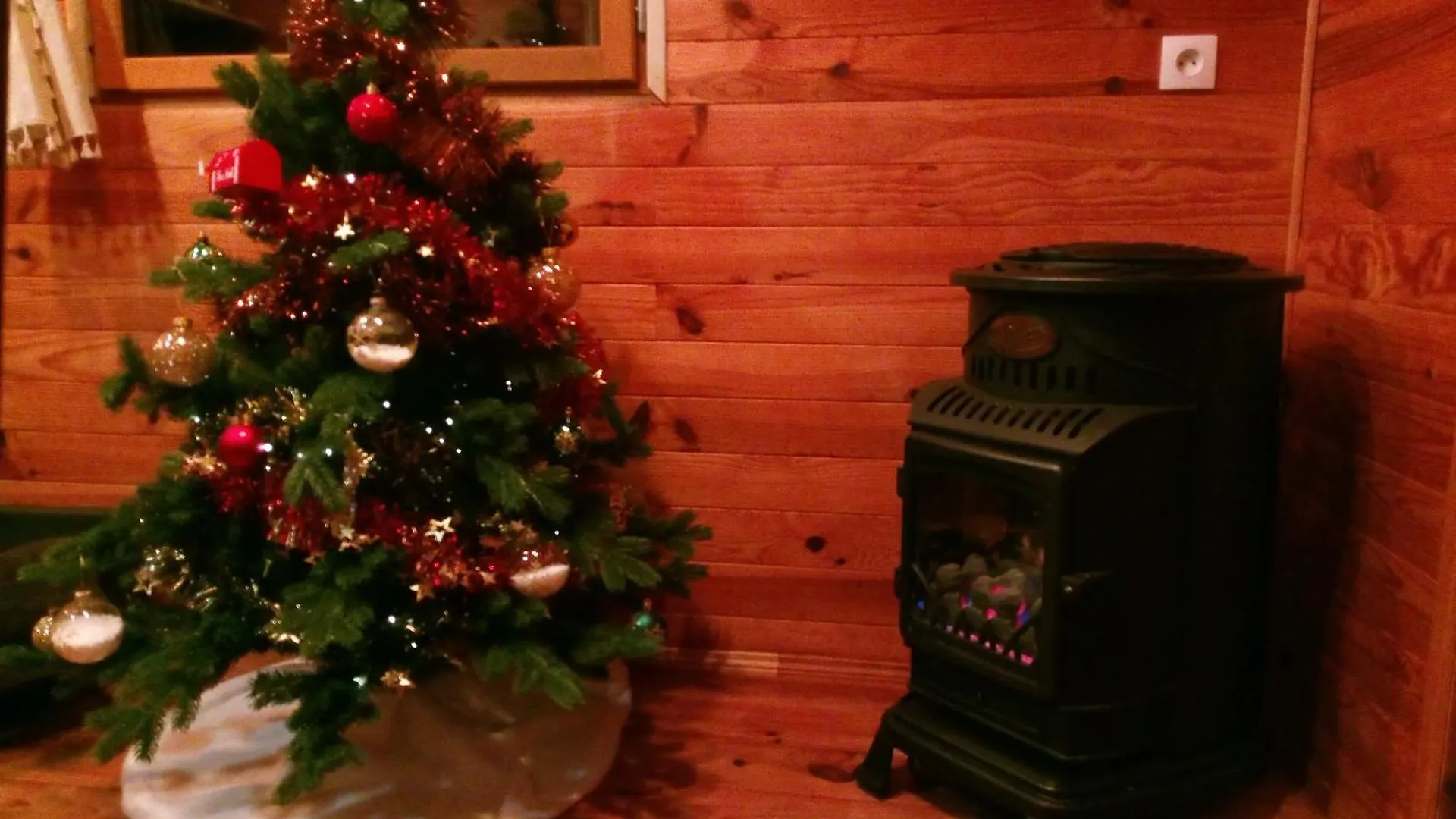 Chambre Roulotte Et Bain Norvegien Gite Insolite Et Spa Privatif Bed & Breakfast Boree