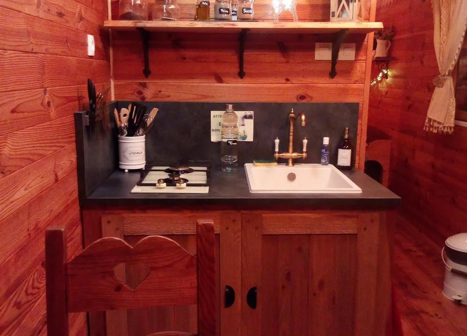 Chambre Roulotte Et Bain Norvegien Gite Insolite Et Spa Privatif Bed & Breakfast Boree